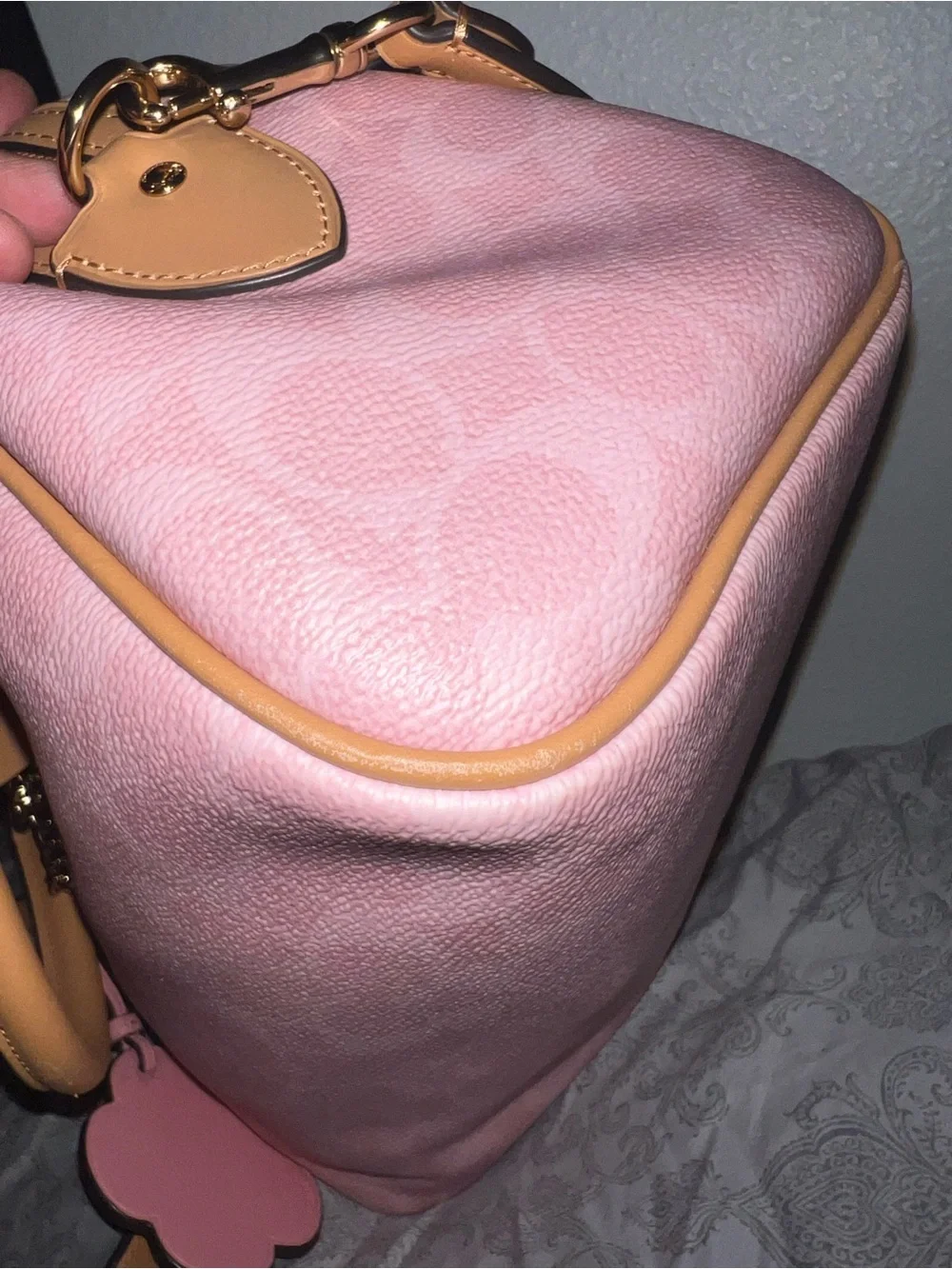 Used 100% Authentic Viral Powder Pink Medium Rowan bag